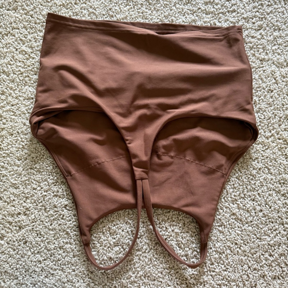 Set of Ribbed Tank Tops - Picture 5 of 11